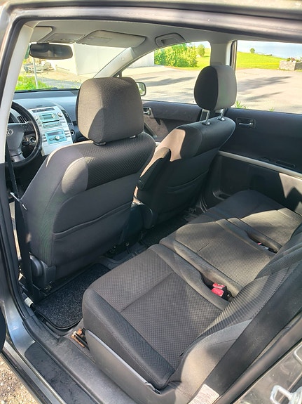 Toyota Corolla Verso 2 of 5