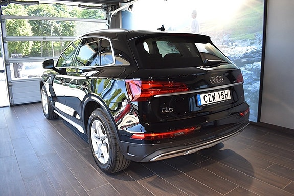 Audi Q5 2 of 5