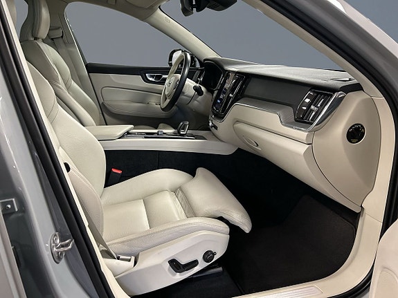 Volvo XC60 7 of 15