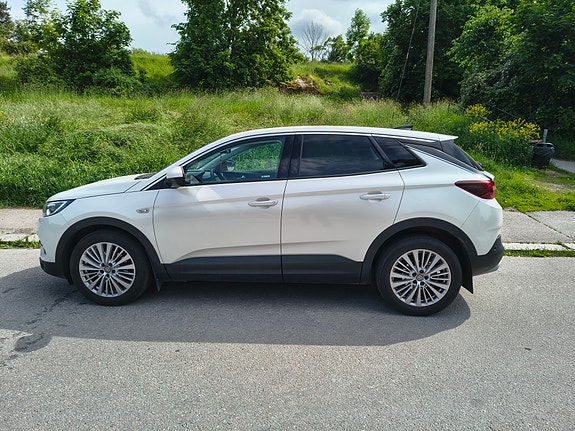 Opel Grandland X 2 of 5