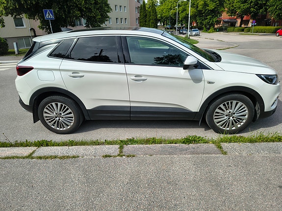 Opel Grandland X 3 of 5