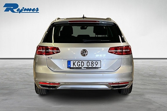 Volkswagen Passat 3 of 5