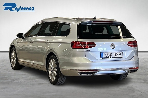 Volkswagen Passat 2 of 5
