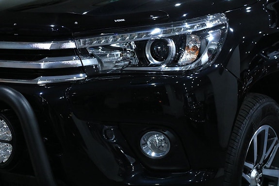 Toyota HiLux 19 of 30