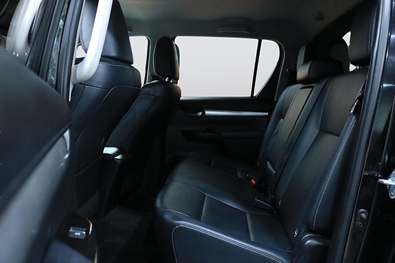 Toyota HiLux 9 of 30