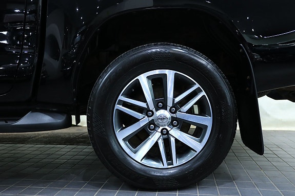 Toyota HiLux 20 of 30