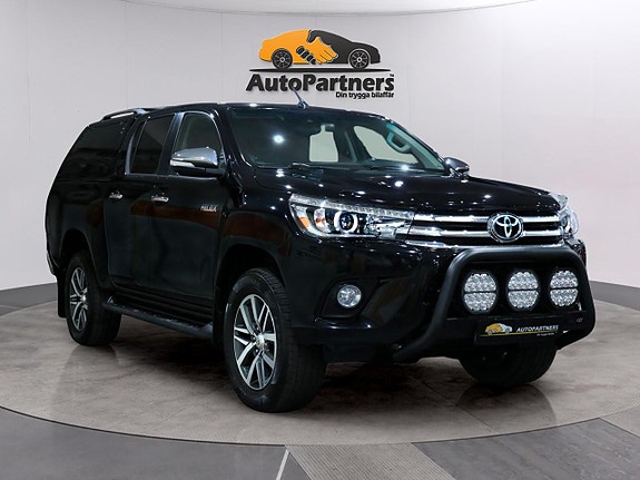 Toyota HiLux 3 of 30