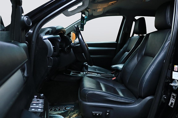 Toyota HiLux 8 of 30