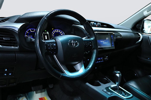 Toyota HiLux 11 of 30