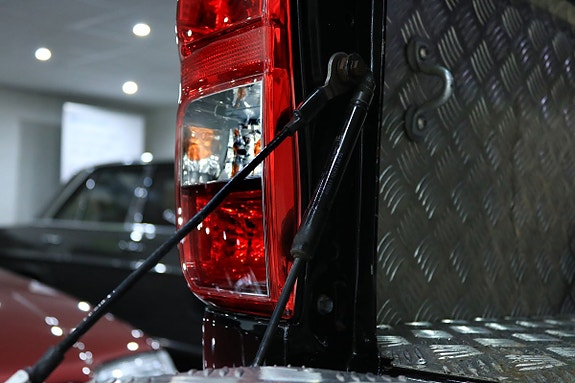 Toyota HiLux 24 of 30