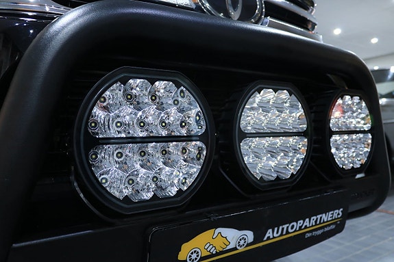 Toyota HiLux 28 of 30