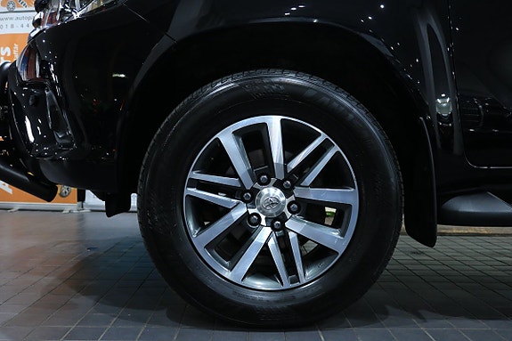 Toyota HiLux 22 of 30