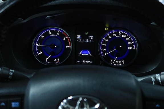 Toyota HiLux 12 of 30