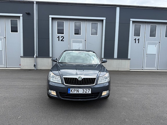 Skoda Octavia 2 of 5