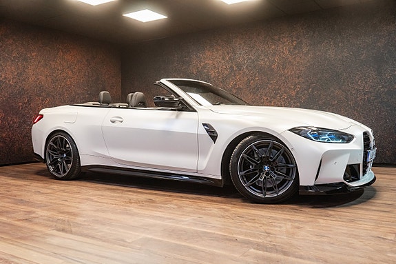 BMW M4 2 of 5