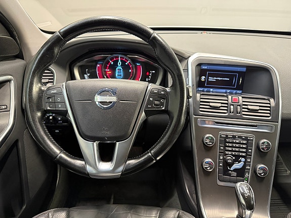 Volvo XC60 15 of 21