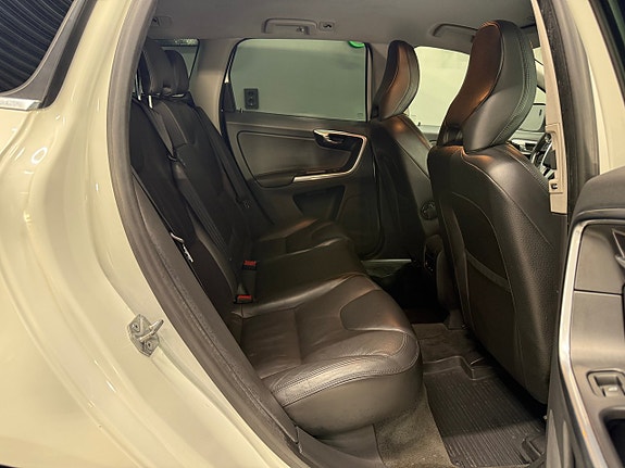 Volvo XC60 13 of 21