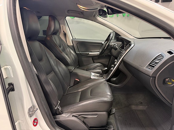 Volvo XC60 11 of 21