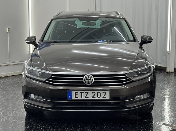 Volkswagen Passat 2 of 5
