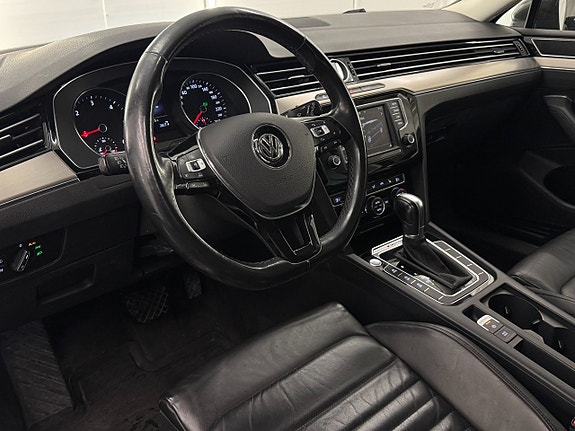 Volkswagen Passat 7 of 21