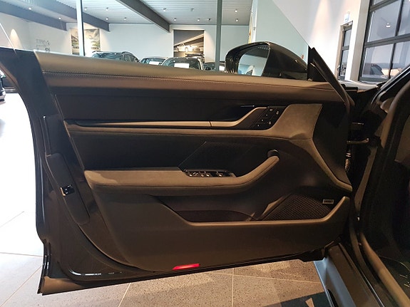 Porsche Taycan GTS 7 of 12