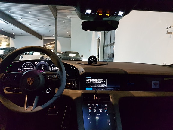 Porsche Taycan GTS 12 of 12