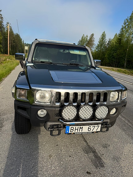 Hummer H3 2 of 5