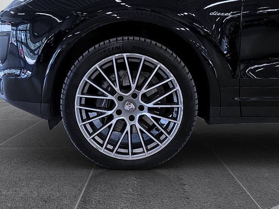 Porsche Cayenne 16 of 16