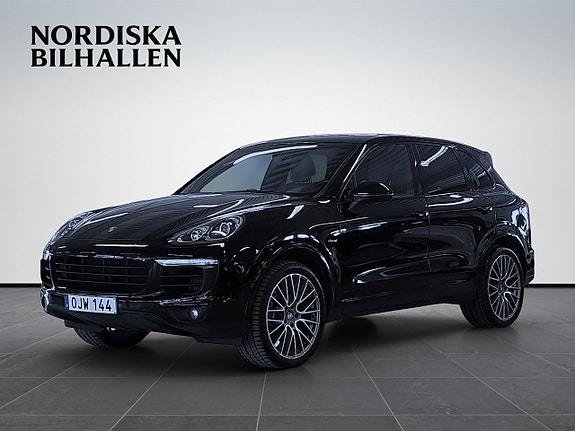 Porsche Cayenne 3 of 5