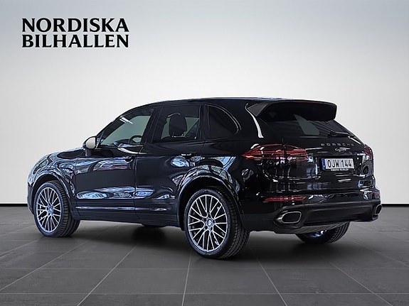 Porsche Cayenne 5 of 5