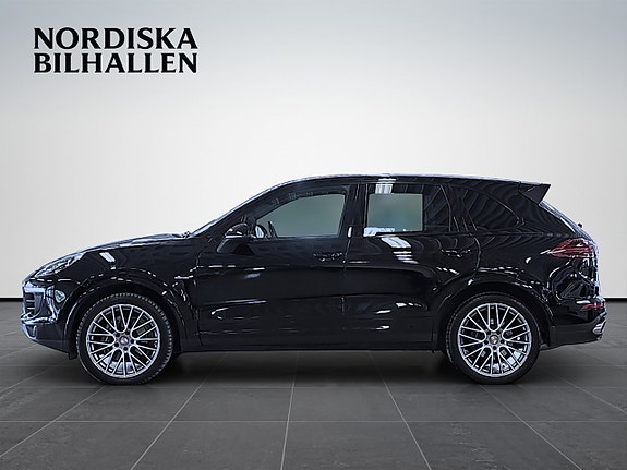 Porsche Cayenne 4 of 5