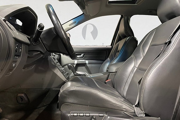 Volvo XC90 3 of 16