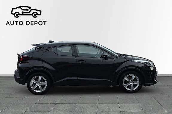 Toyota C-HR 3 of 10
