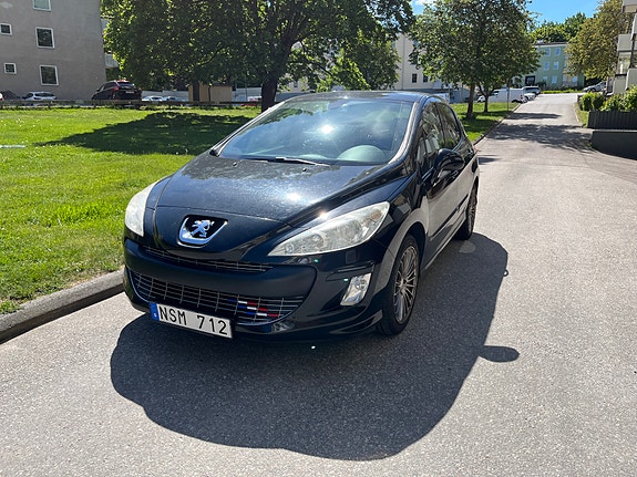 Peugeot 308 2 of 4