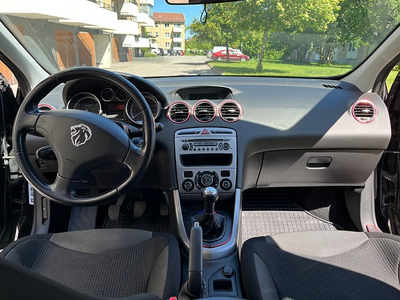 Peugeot 308 4 of 4