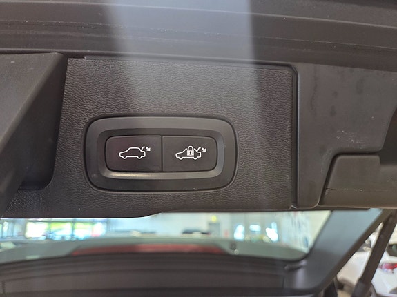 Volvo XC60 8 of 29