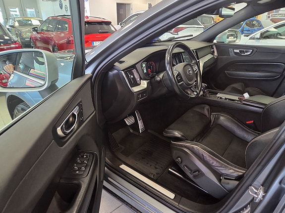 Volvo XC60 3 of 5