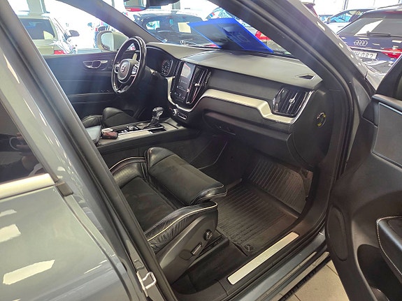 Volvo XC60 16 of 29