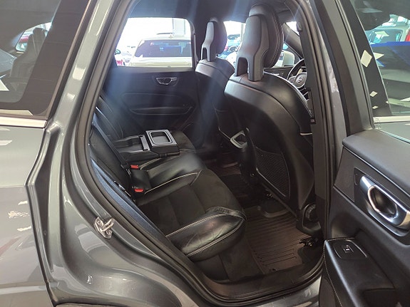 Volvo XC60 14 of 29