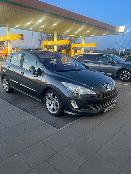 Peugeot 308 2 of 5