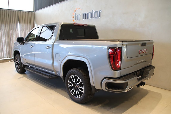 GMC Sierra 4 of 5