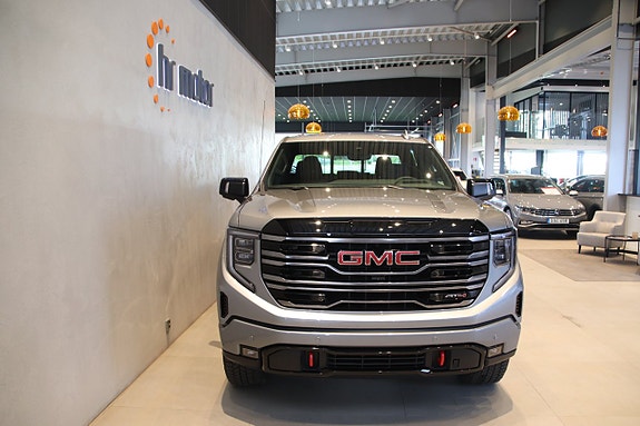 GMC Sierra 2 of 5