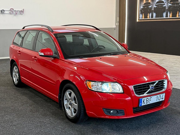 Volvo V50 2 of 16