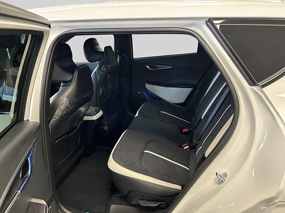 Kia EV6 8 of 14