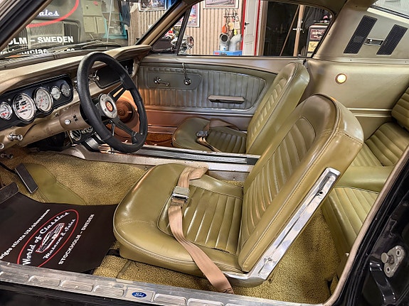 Ford Mustang 12 of 22