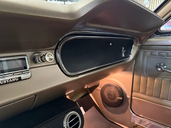 Ford Mustang 14 of 22