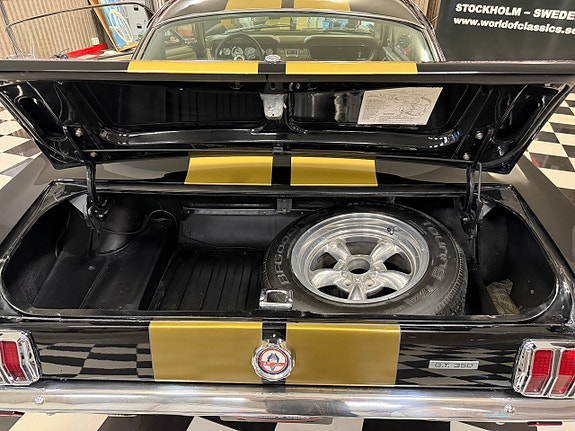 Ford Mustang 18 of 22