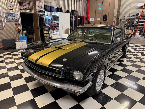 Ford Mustang 6 of 22