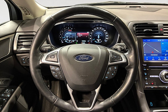 Ford Mondeo 13 of 17