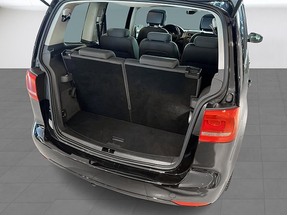 Volkswagen Touran 13 of 23